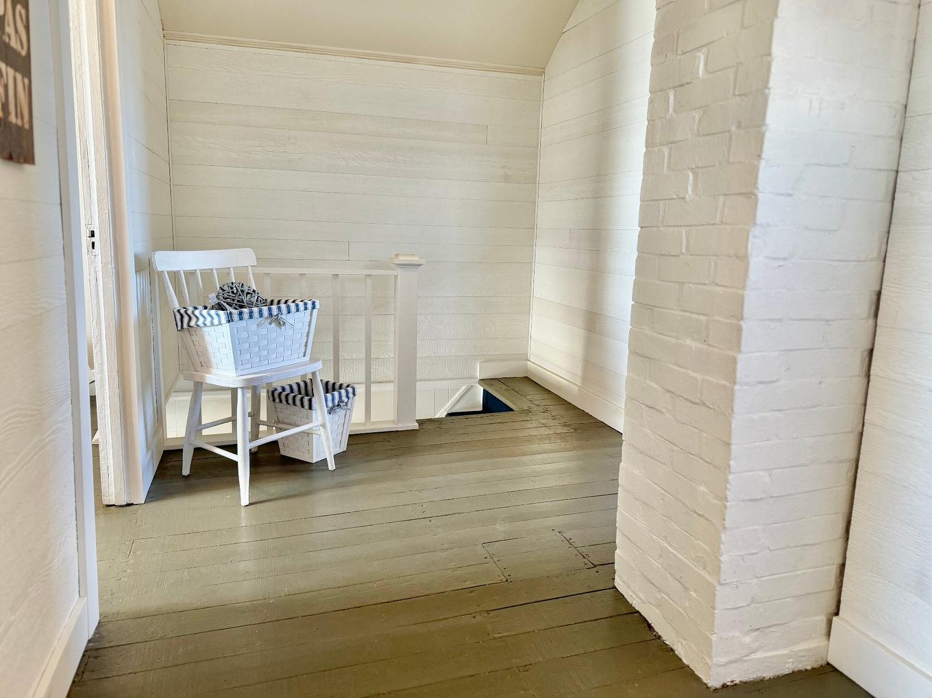 Passageway - 402 Ch. De La Martinique, Les Îles-De-La-Madeleine, QC - Indoor