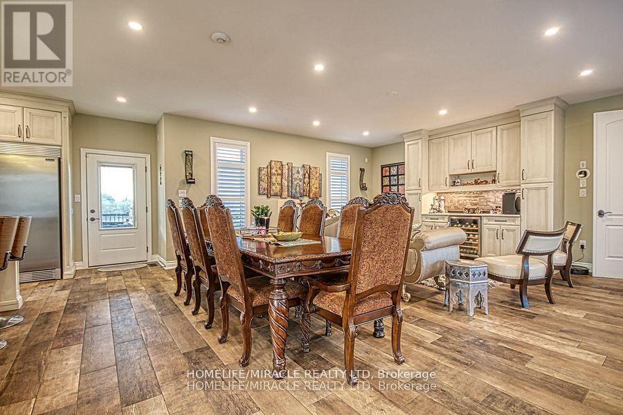 5499 Attema Crescent, West Lincoln, ON - Indoor Photo Showing Dining Room