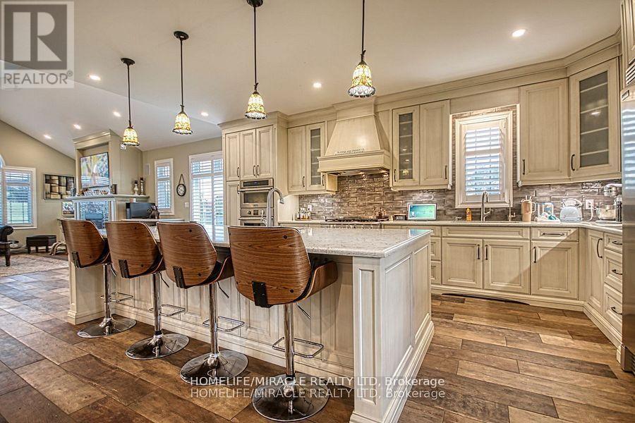 5499 Attema Crescent, West Lincoln, ON - Indoor Photo Showing Kitchen With Upgraded Kitchen