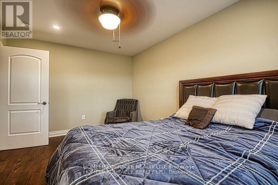 5499 Attema Crescent, West Lincoln, ON - Indoor Photo Showing Bedroom