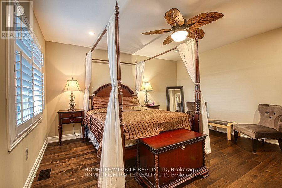 5499 Attema Crescent, West Lincoln, ON - Indoor Photo Showing Bedroom