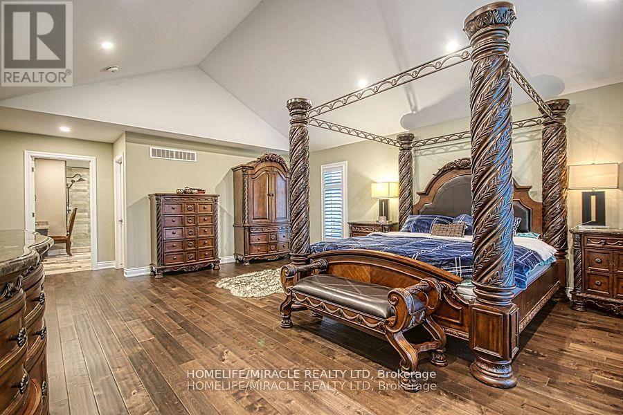 5499 Attema Crescent, West Lincoln, ON - Indoor Photo Showing Bedroom