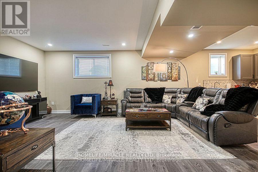 5499 Attema Crescent, West Lincoln, ON - Indoor Photo Showing Other Room