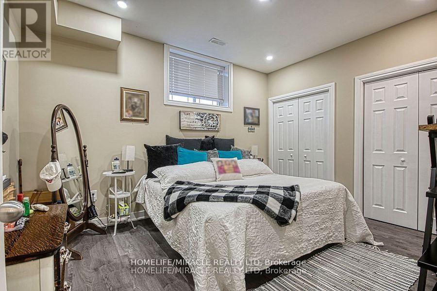 5499 Attema Crescent, West Lincoln, ON - Indoor Photo Showing Bedroom