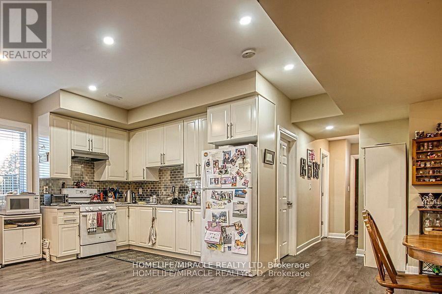 5499 Attema Crescent, West Lincoln, ON - Indoor Photo Showing Kitchen