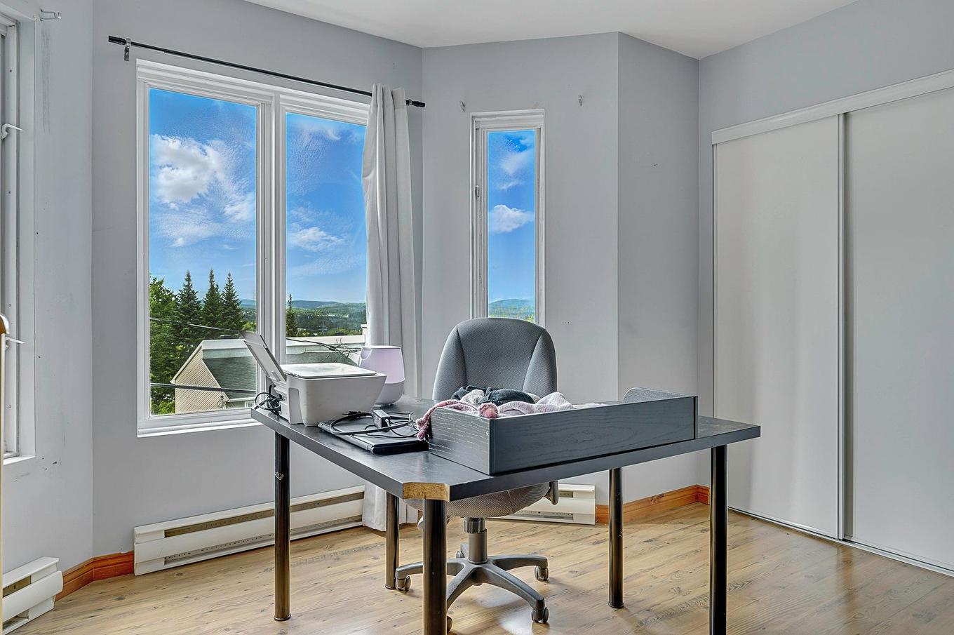 Chambre à coucher principale - 726 Rue Du Muguet, Sainte-Agathe-Des-Monts, QC - Indoor Photo Showing Office