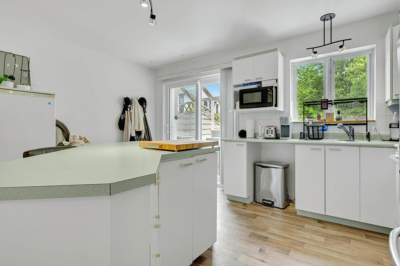 Cuisine - 726 Rue Du Muguet, Sainte-Agathe-Des-Monts, QC - Indoor Photo Showing Kitchen
