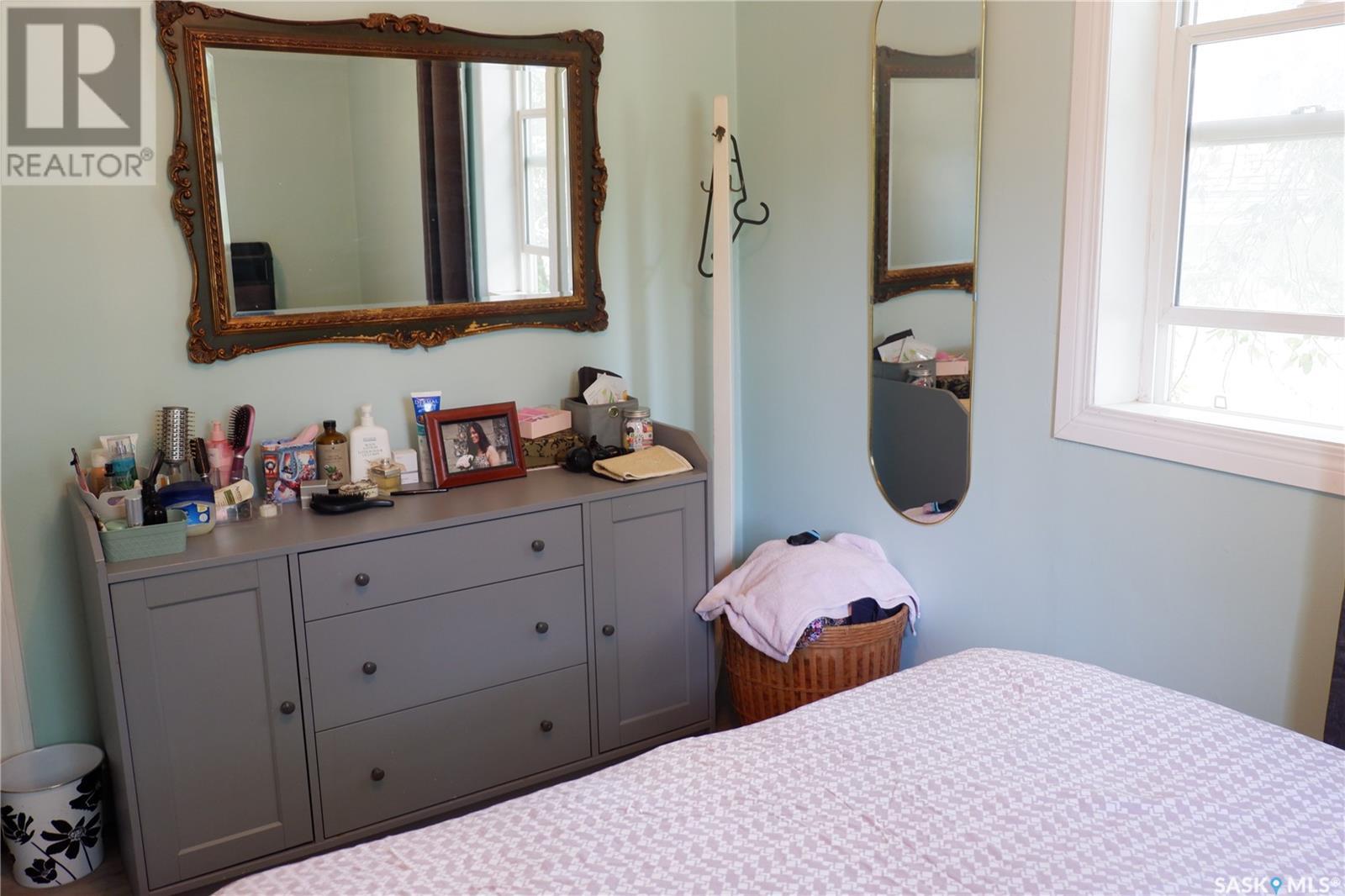 318 4Th Avenue W, Assiniboia, SK - Indoor Photo Showing Bedroom