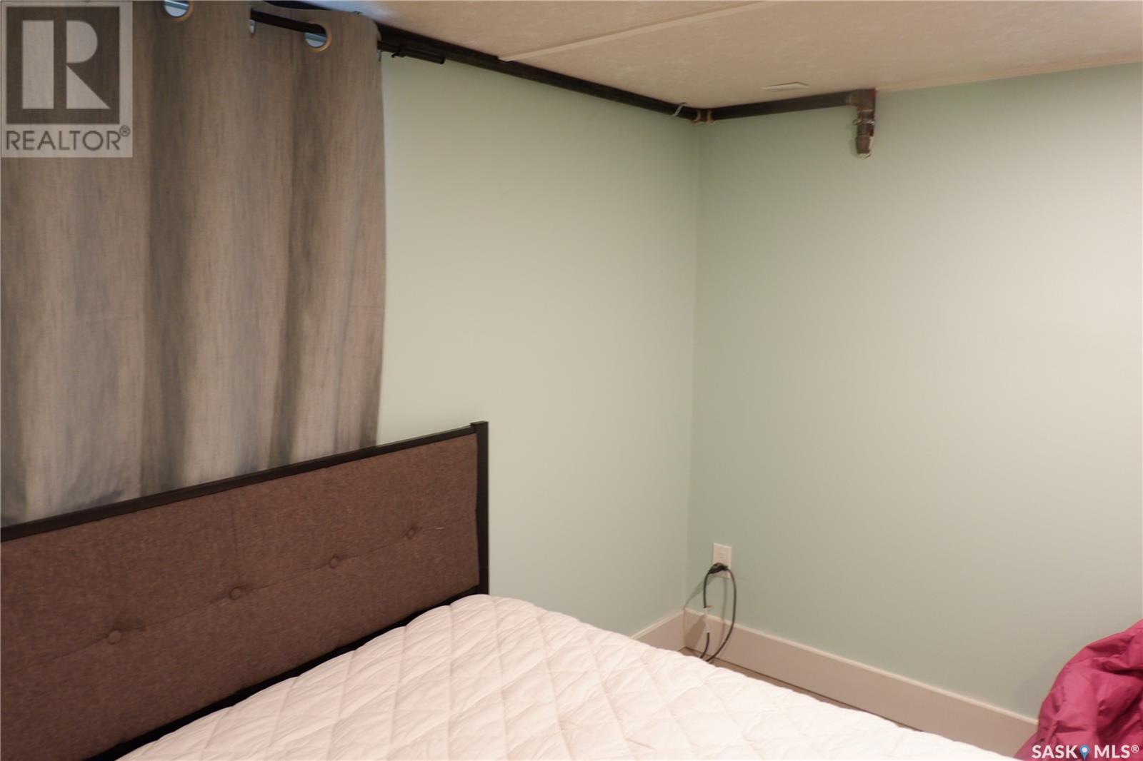 318 4Th Avenue W, Assiniboia, SK - Indoor Photo Showing Bedroom