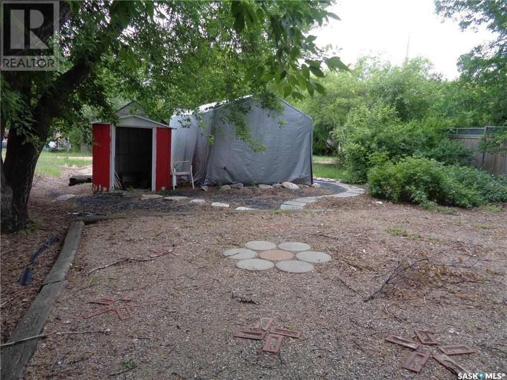 318 4Th Avenue W, Assiniboia, SK - Outdoor