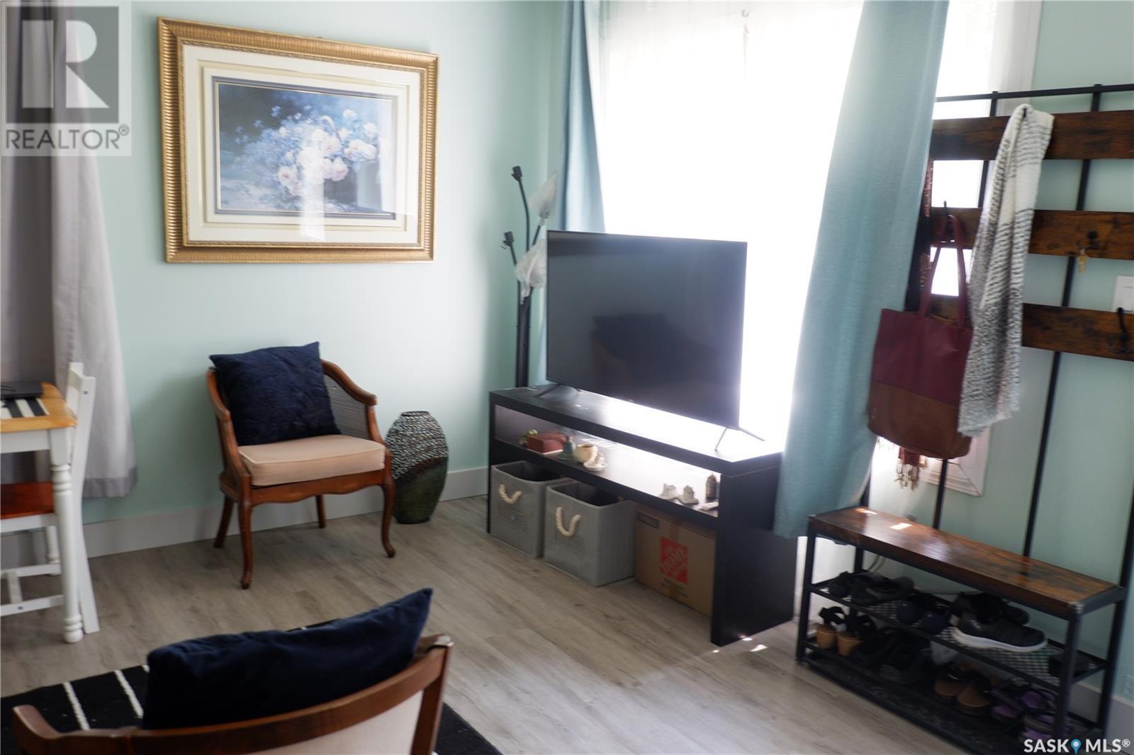 318 4Th Avenue W, Assiniboia, SK - Indoor