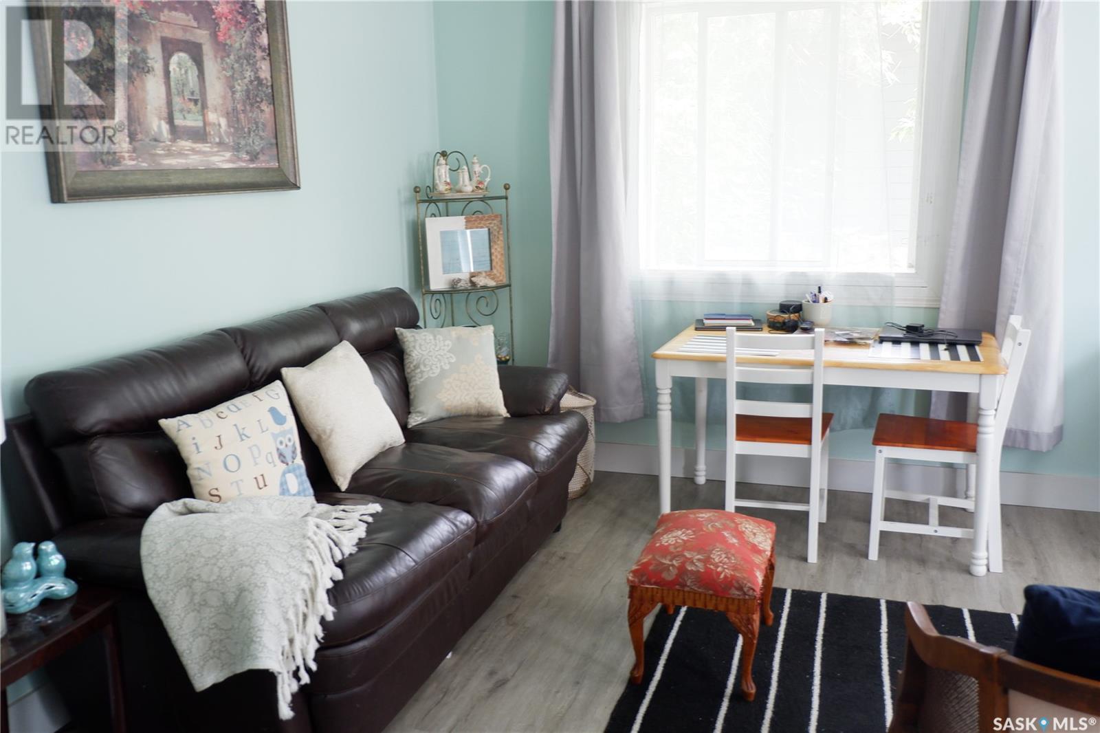 318 4Th Avenue W, Assiniboia, SK - Indoor