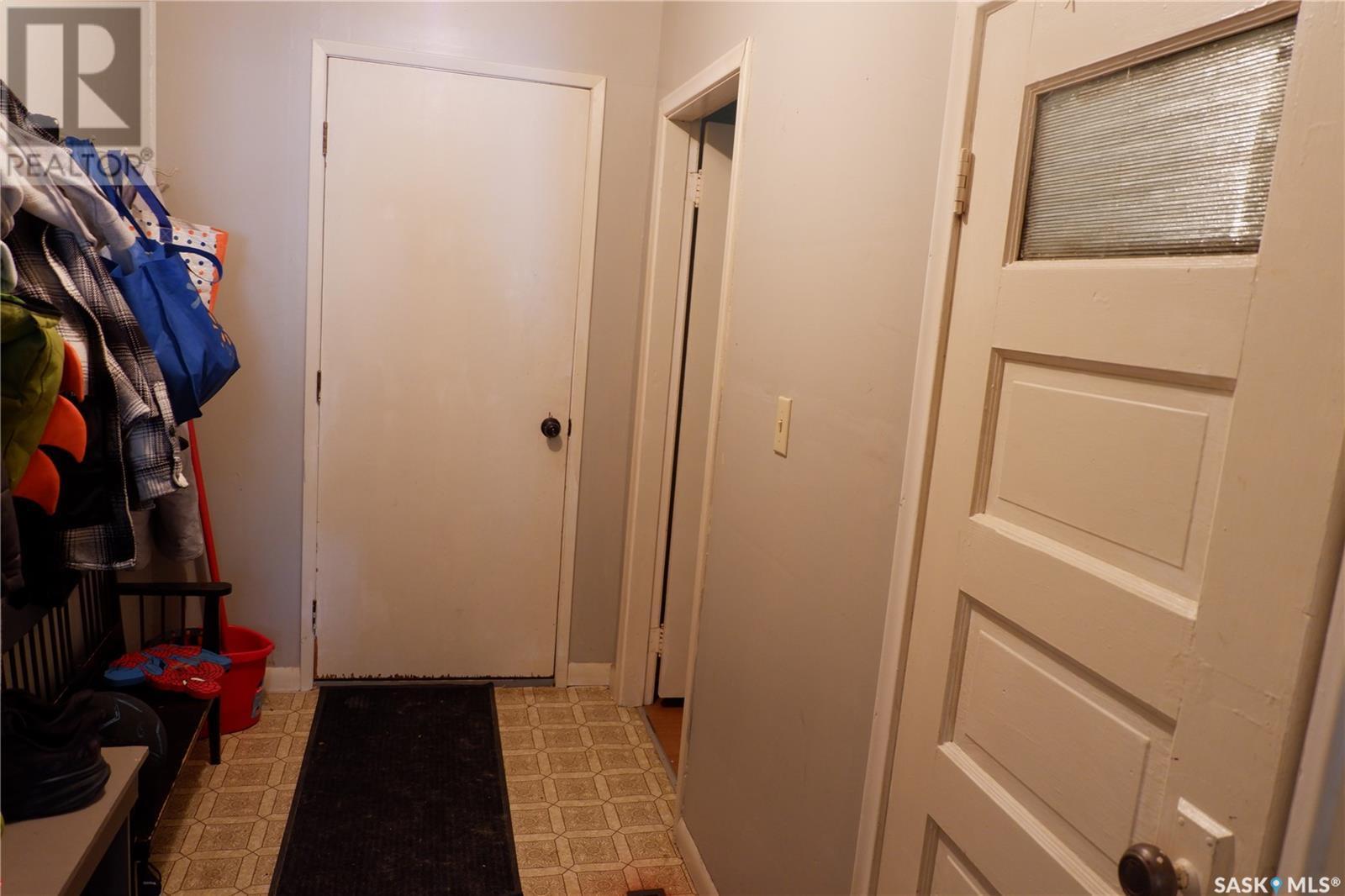 508 5Th Avenue W, Assiniboia, SK - Indoor