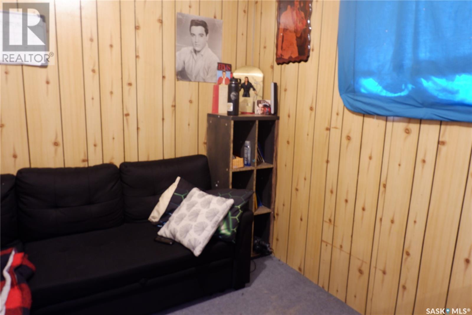 508 5Th Avenue W, Assiniboia, SK - Indoor