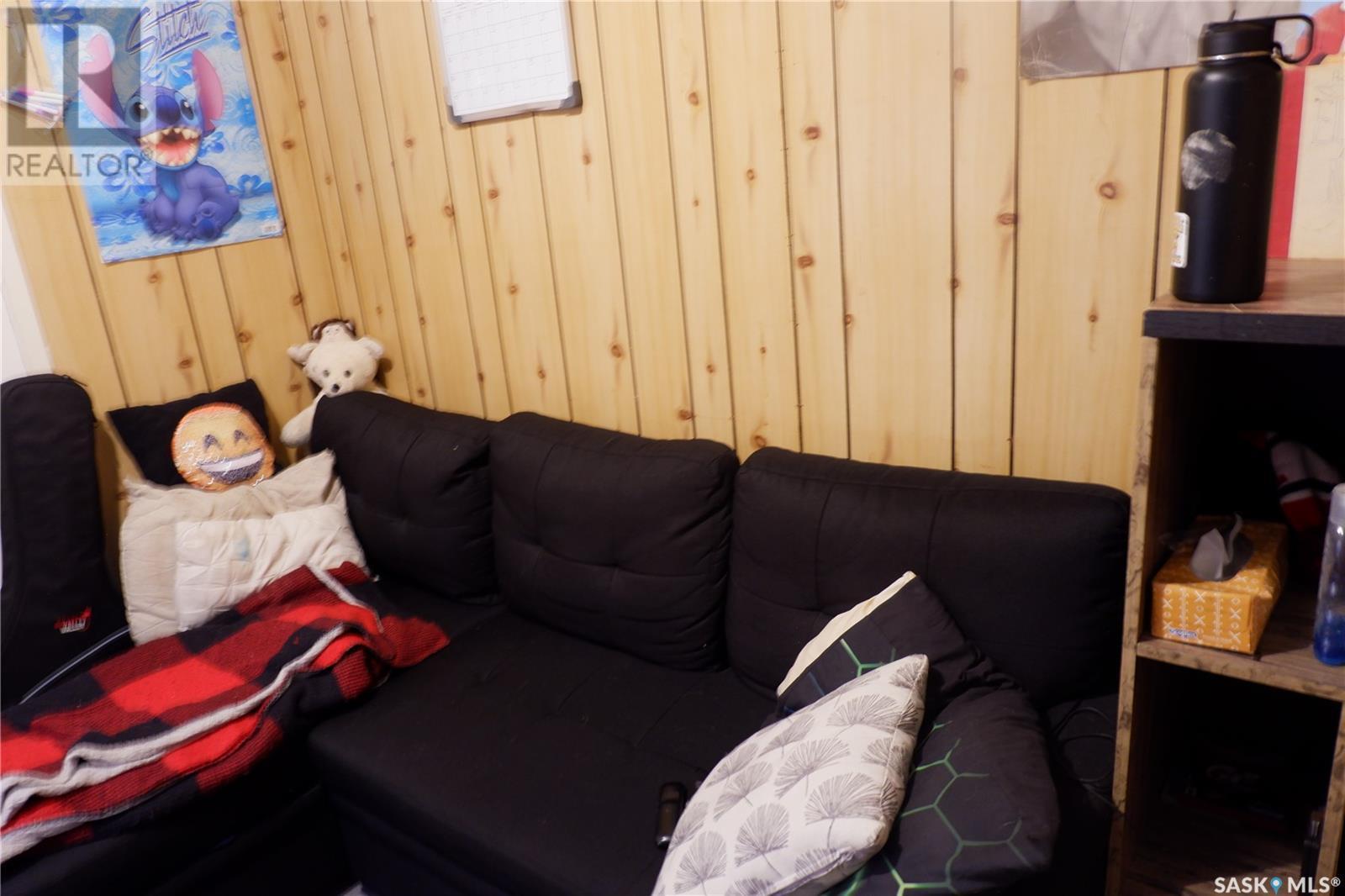 508 5Th Avenue W, Assiniboia, SK - Indoor