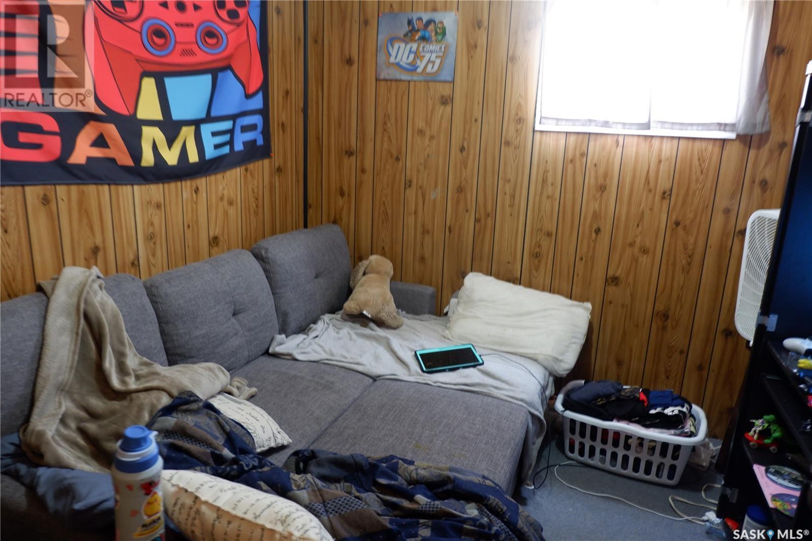 508 5Th Avenue W, Assiniboia, SK - Indoor