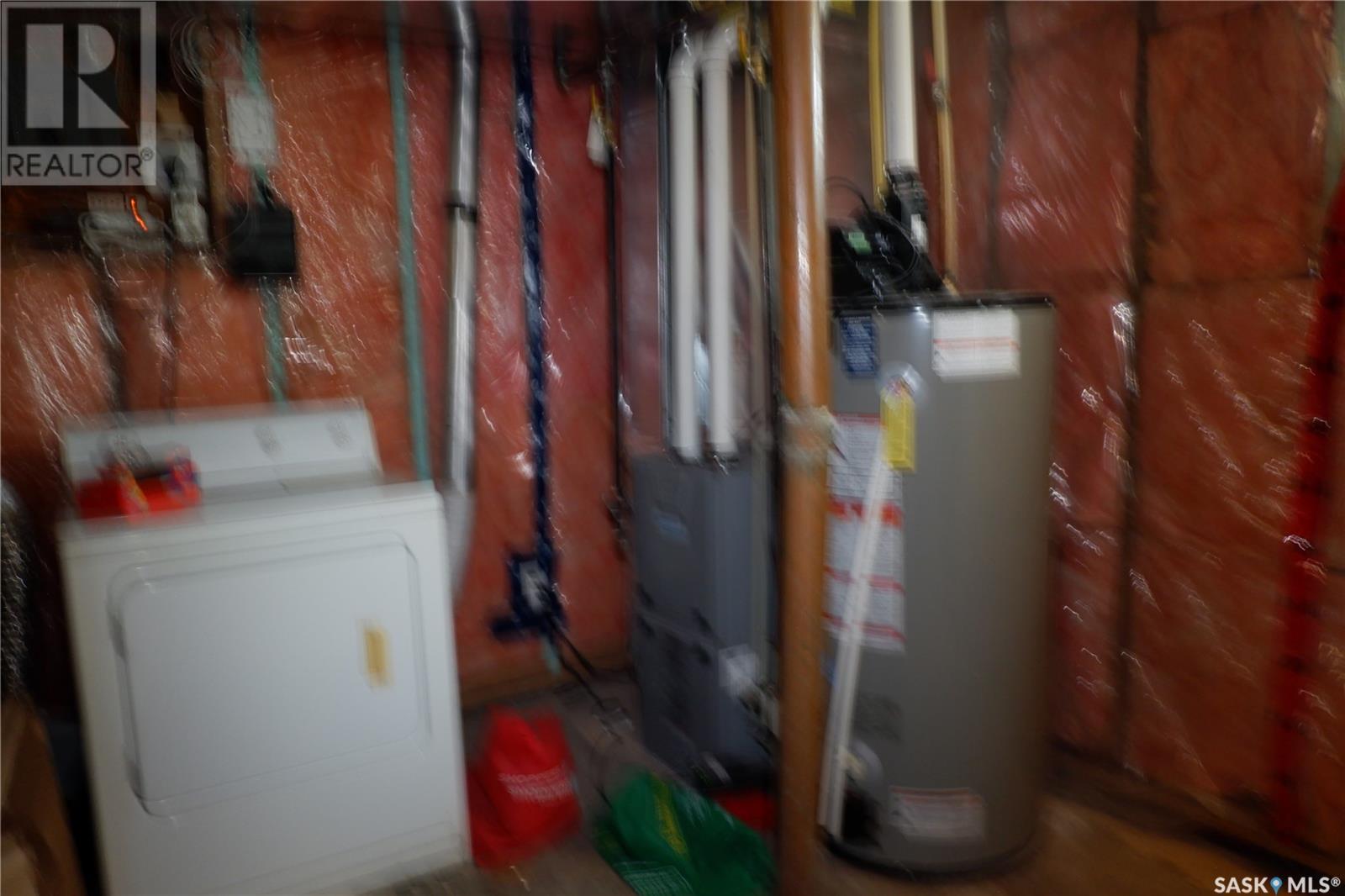 508 5Th Avenue W, Assiniboia, SK - Indoor Photo Showing Basement