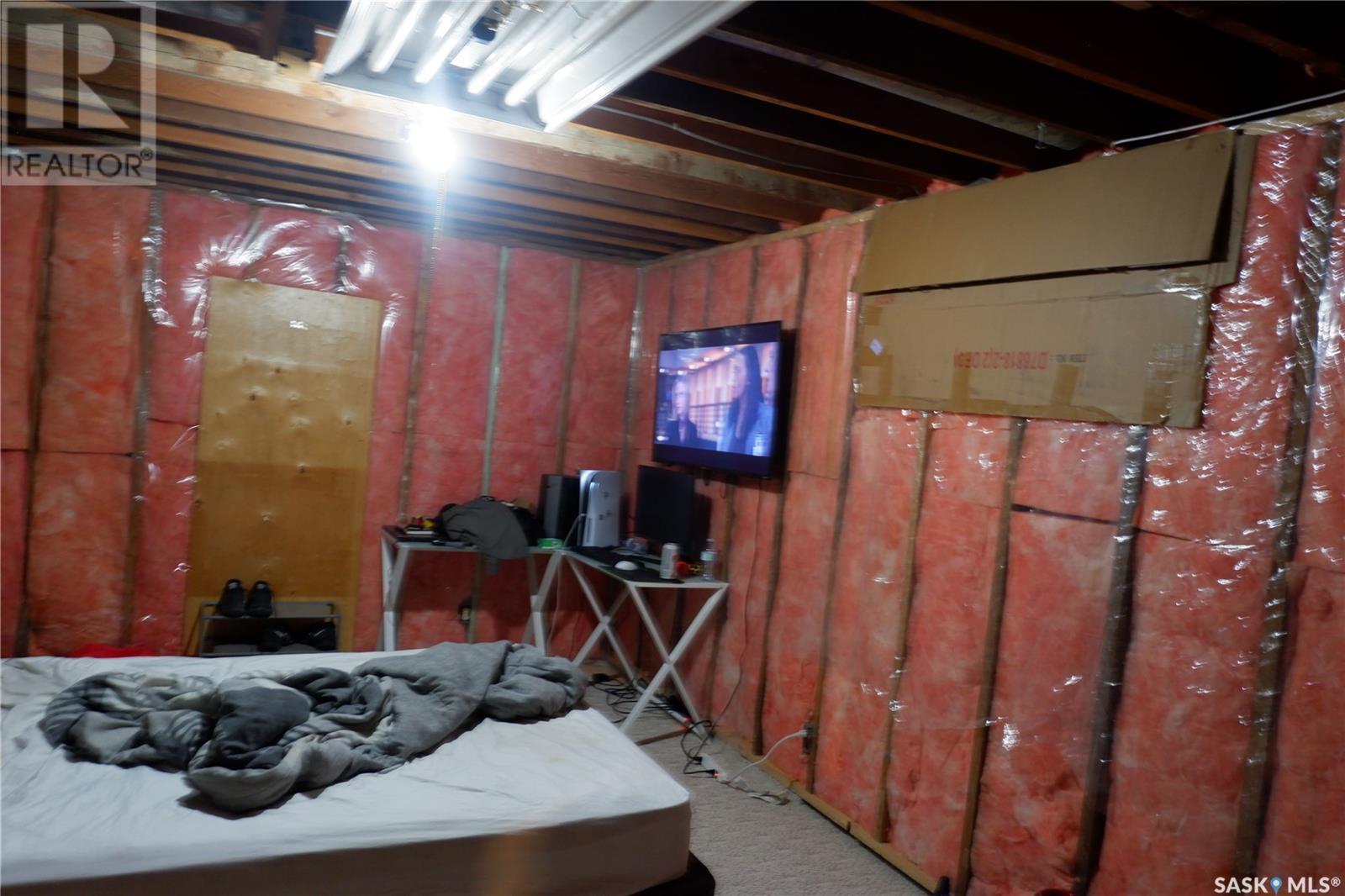 508 5Th Avenue W, Assiniboia, SK - Indoor Photo Showing Basement