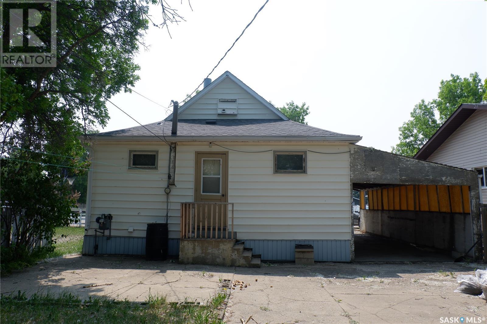 508 5Th Avenue W, Assiniboia, SK - Outdoor With Exterior