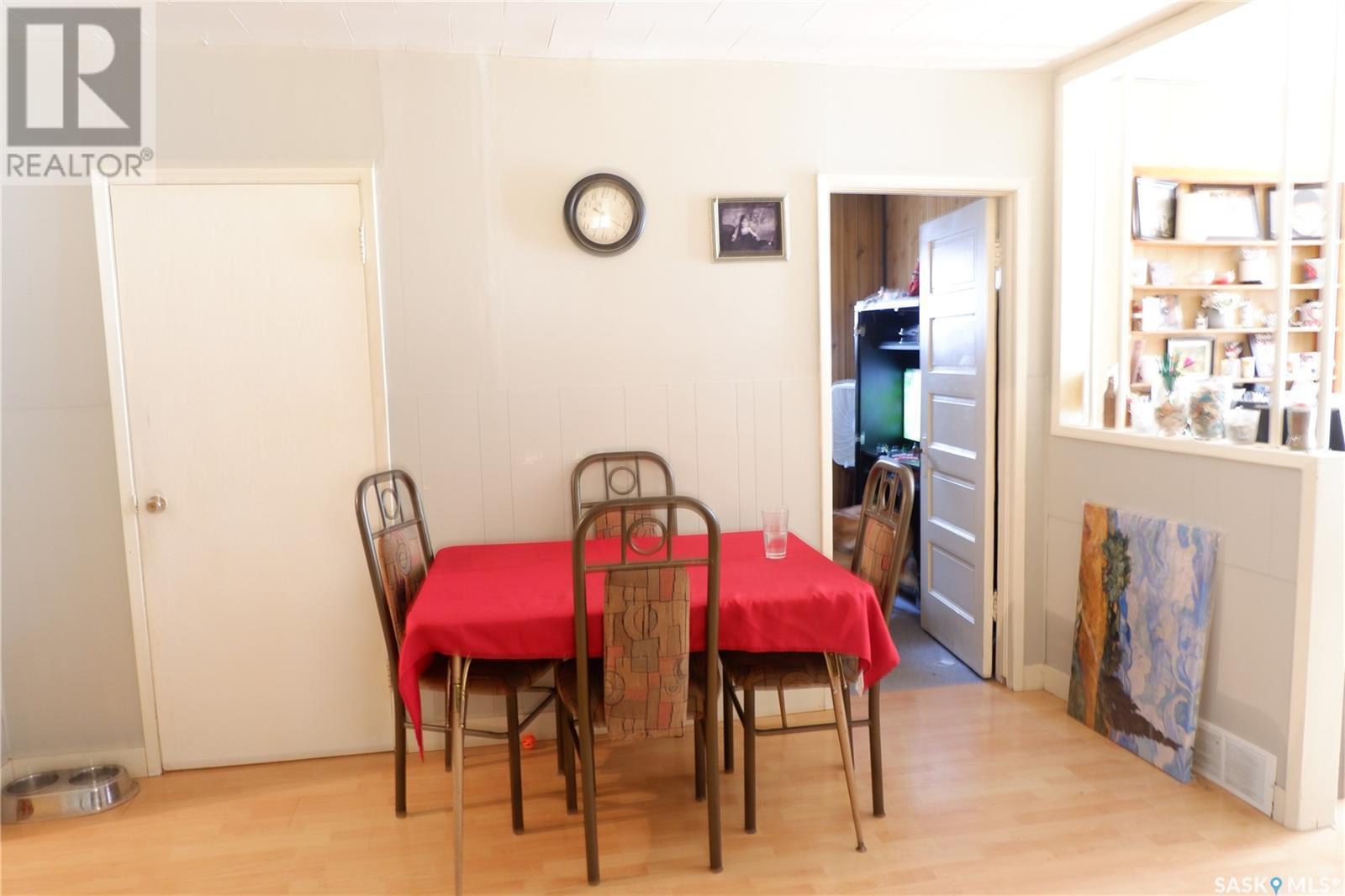508 5Th Avenue W, Assiniboia, SK - Indoor Photo Showing Dining Room