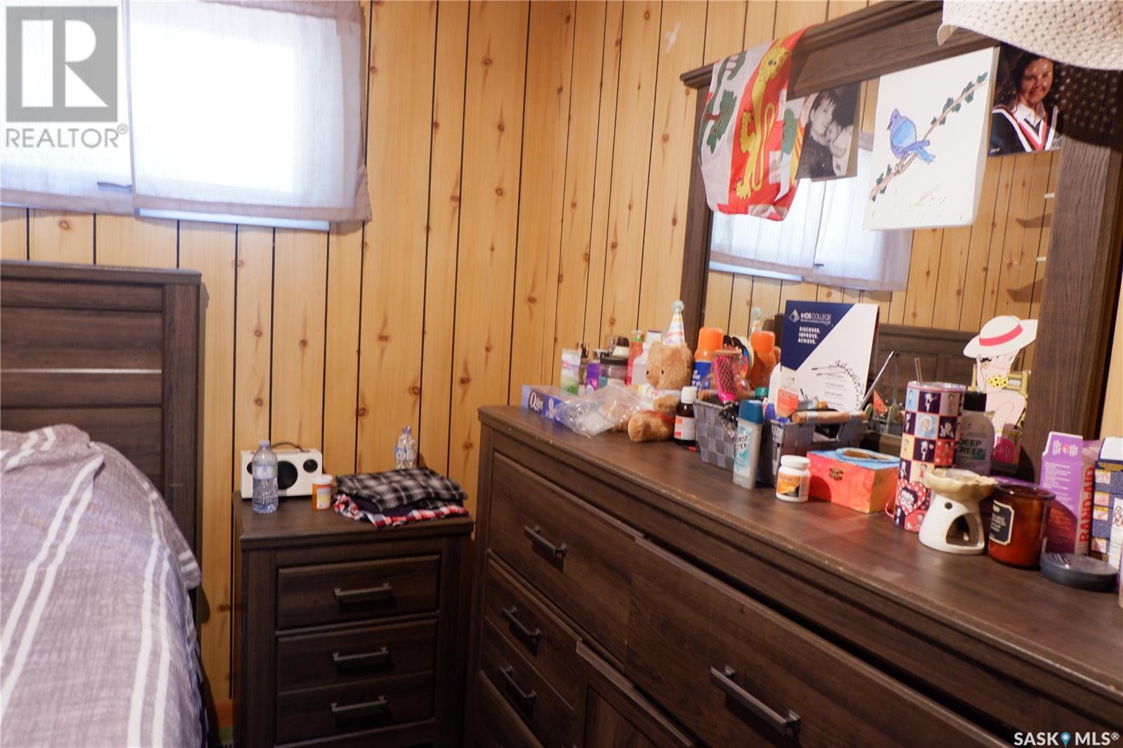 508 5Th Avenue W, Assiniboia, SK - Indoor