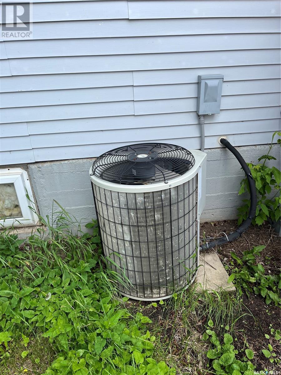 108 1St Avenue W, Lintlaw, SK