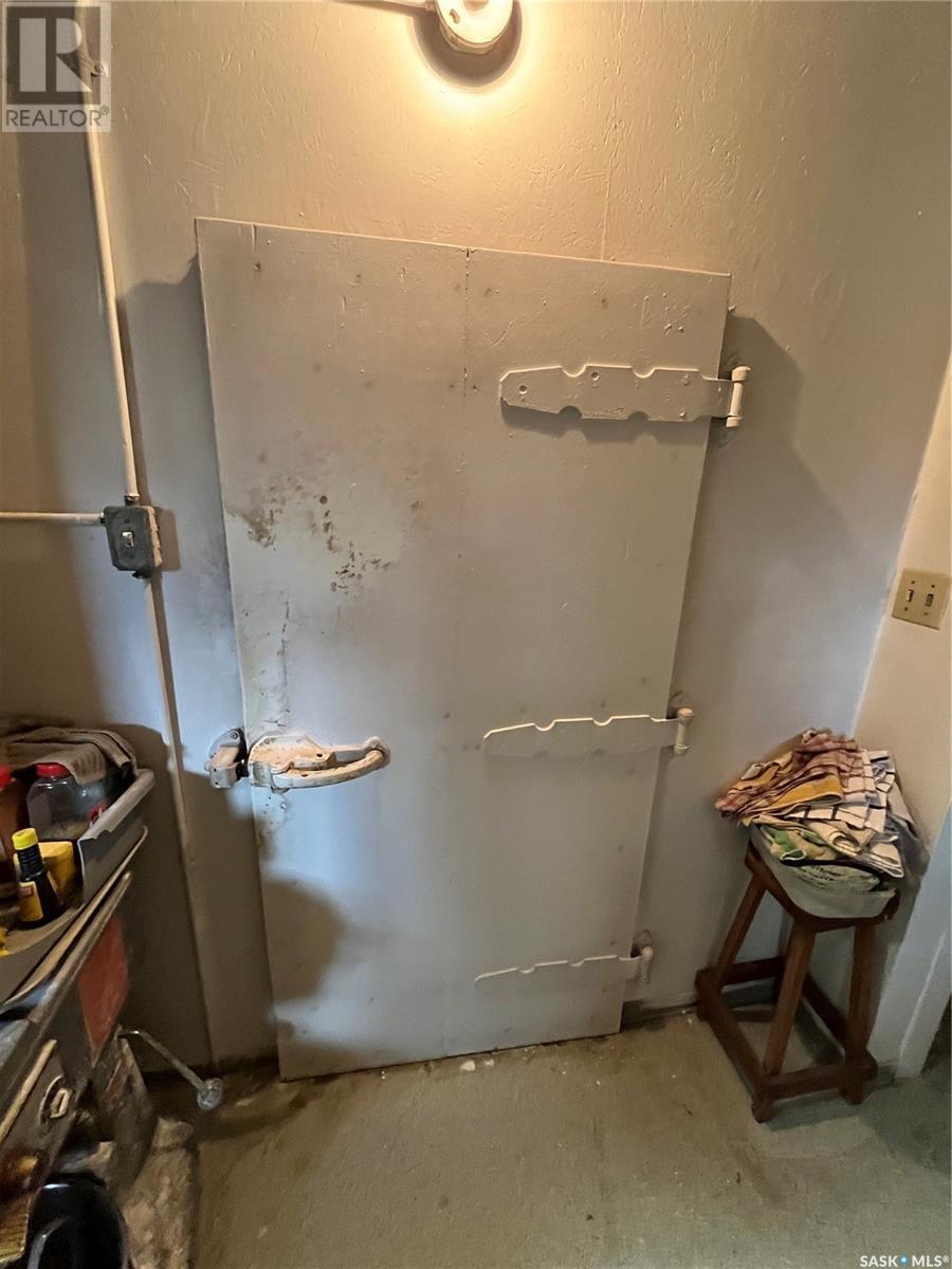 108 1St Avenue W, Lintlaw, SK