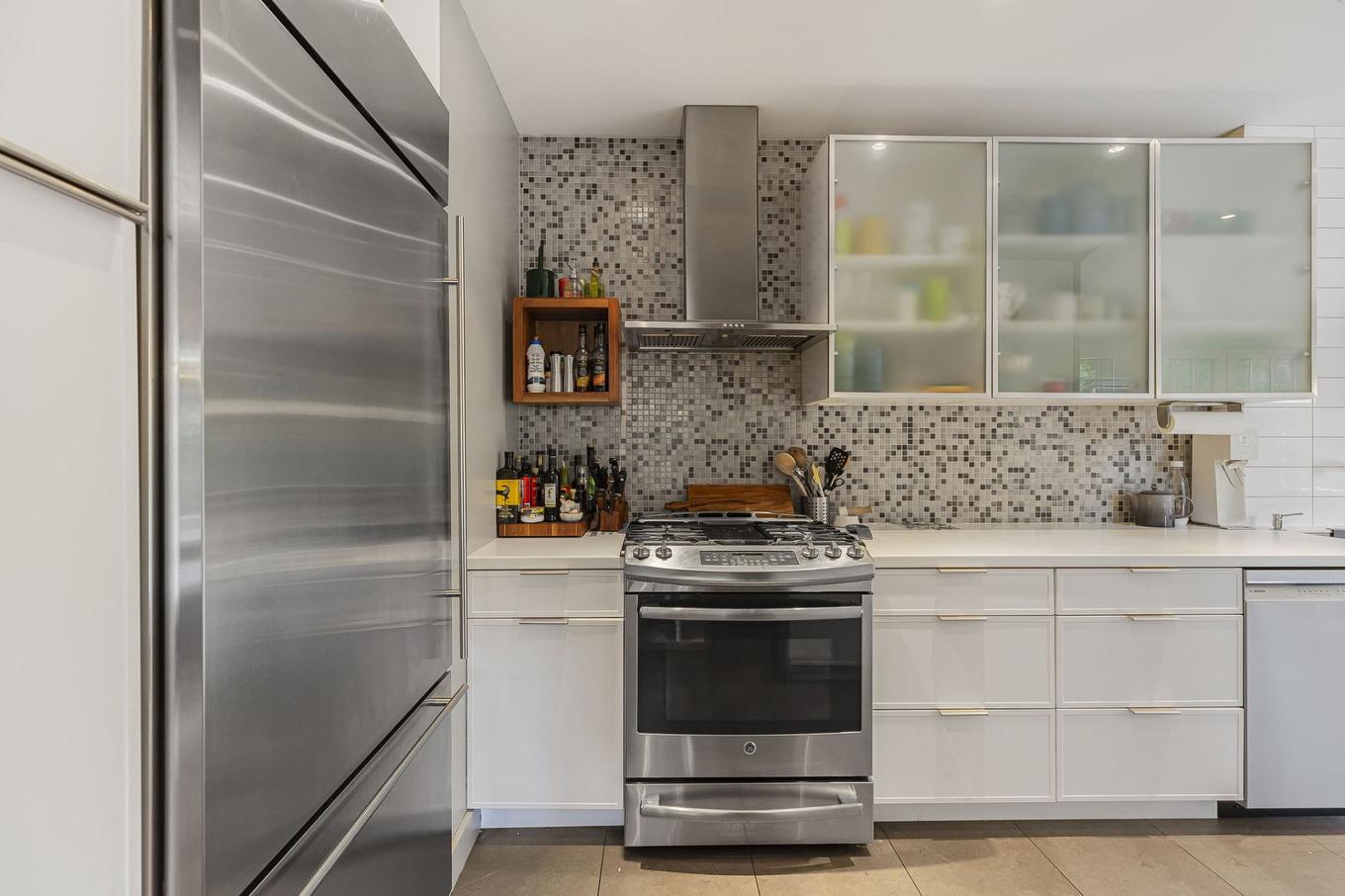 Kitchen - 25 Av. Beverley, Mont-Royal, QC - Indoor Photo Showing Kitchen With Upgraded Kitchen