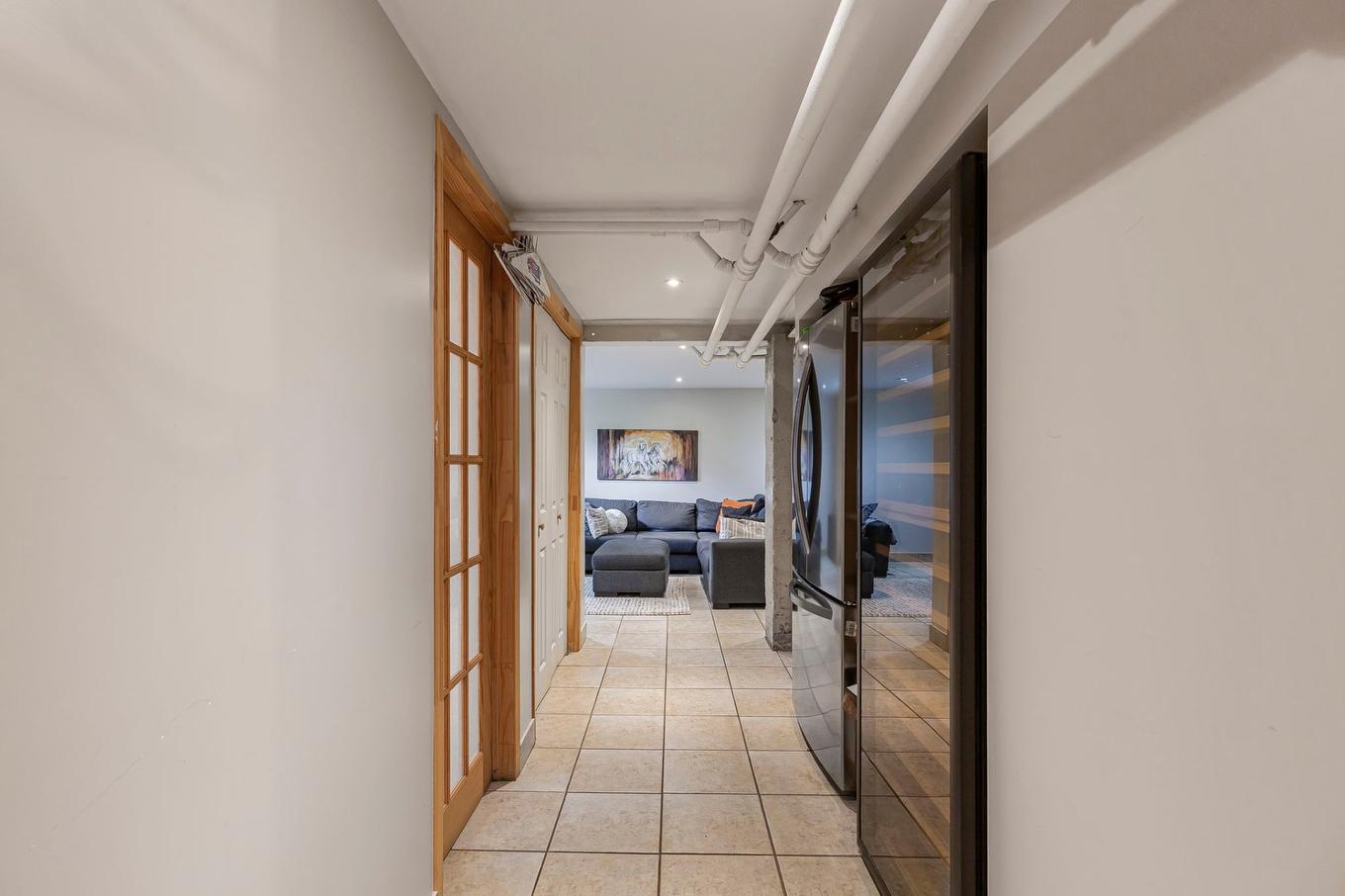 Basement - 25 Av. Beverley, Mont-Royal, QC - Indoor Photo Showing Other Room