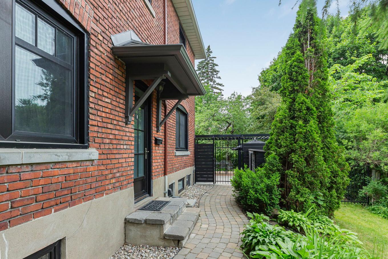 Exterior entrance - 25 Av. Beverley, Mont-Royal, QC - Outdoor