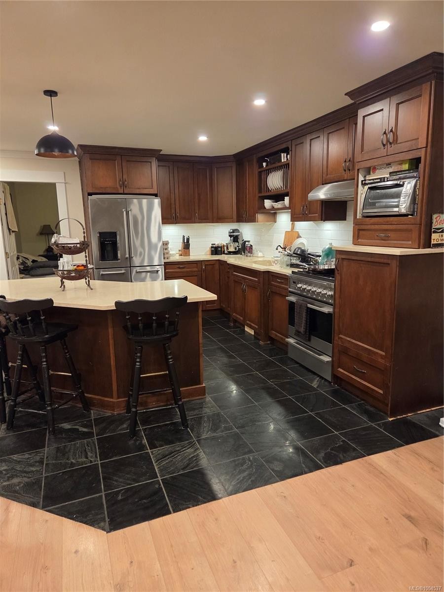 3744 Gibbins Rd, Duncan, BC