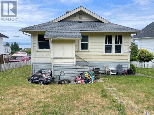 5382 Laburnum Ave, Powell River, BC - Outdoor