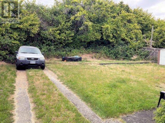 5382 Laburnum Ave, Powell River, BC - Outdoor