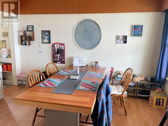 5382 Laburnum Ave, Powell River, BC - Indoor Photo Showing Dining Room