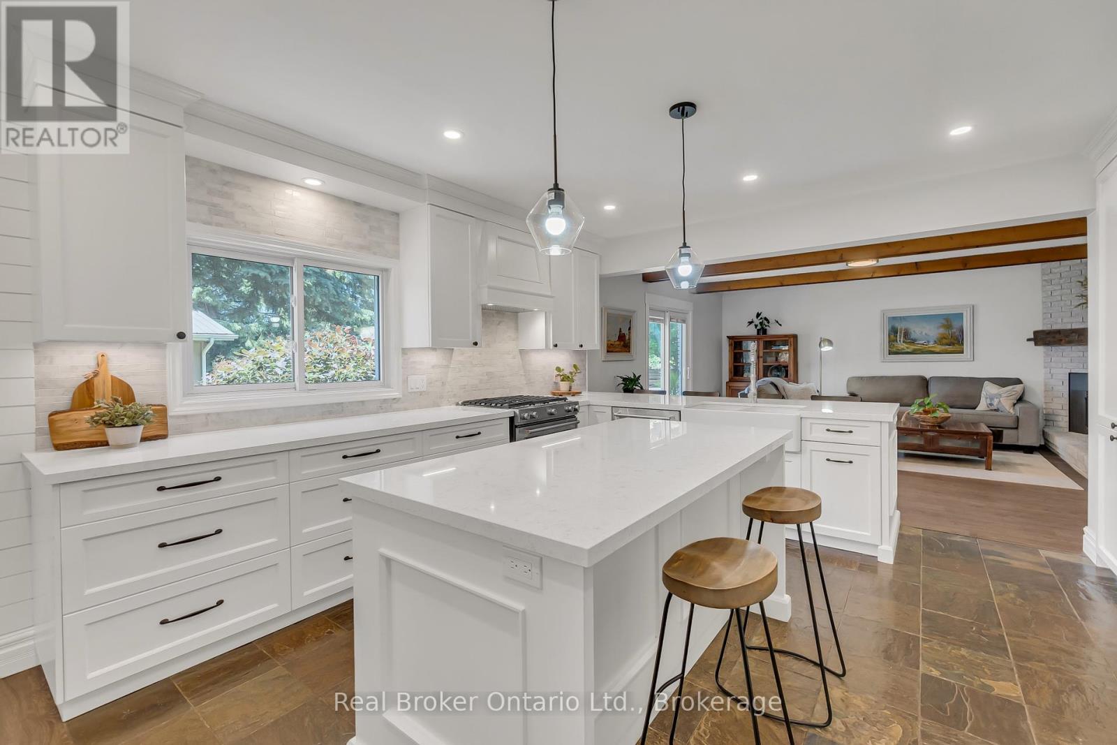 6566 Concession Rd 4 Road, Puslinch (Morriston), ON - Indoor Photo Showing Kitchen With Upgraded Kitchen
