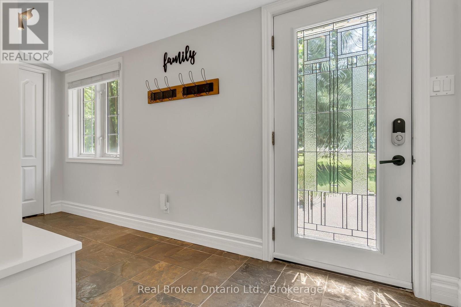 6566 Concession Rd 4 Road, Puslinch (Morriston), ON - Indoor Photo Showing Other Room