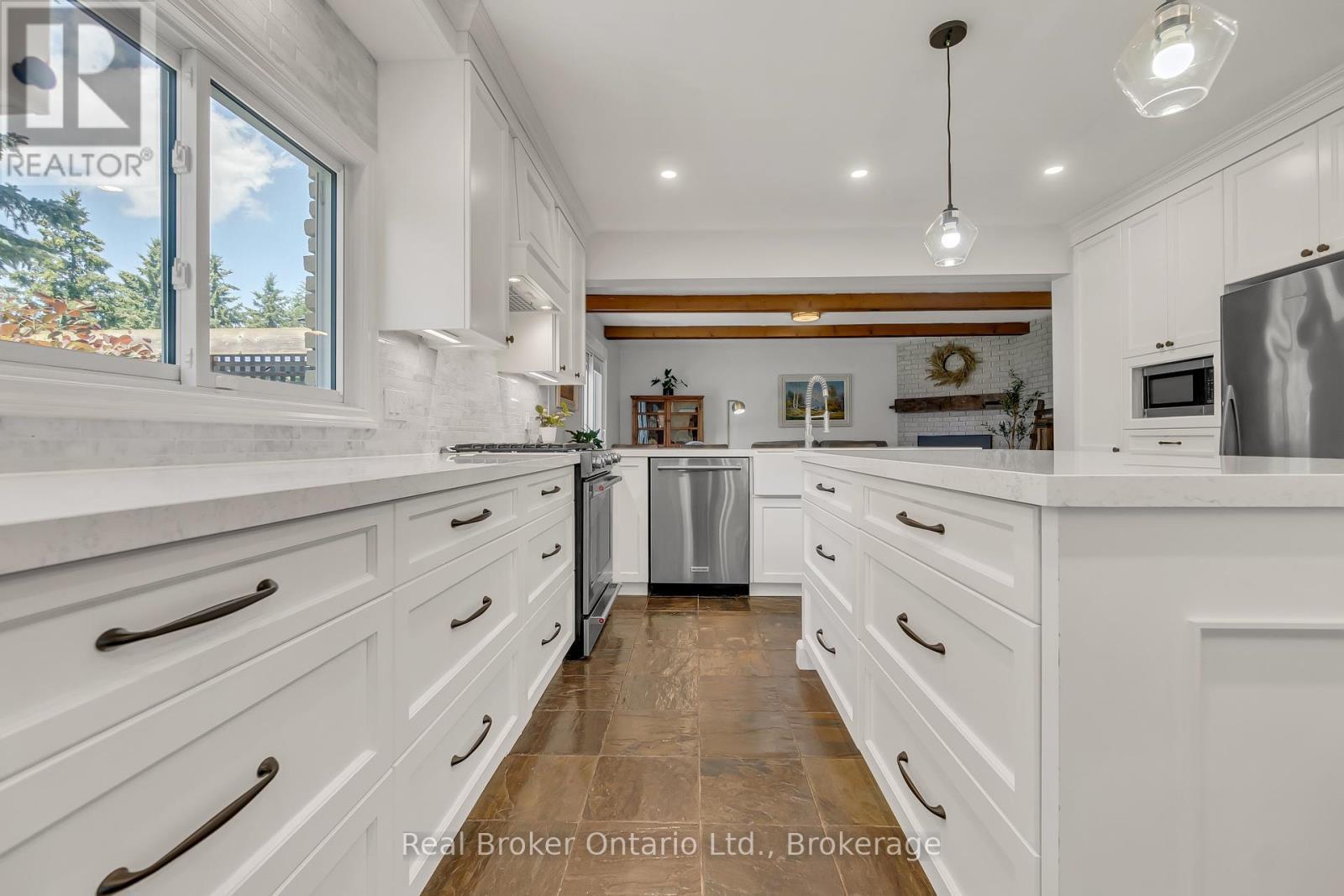 6566 Concession Rd 4 Road, Puslinch (Morriston), ON - Indoor Photo Showing Kitchen With Upgraded Kitchen