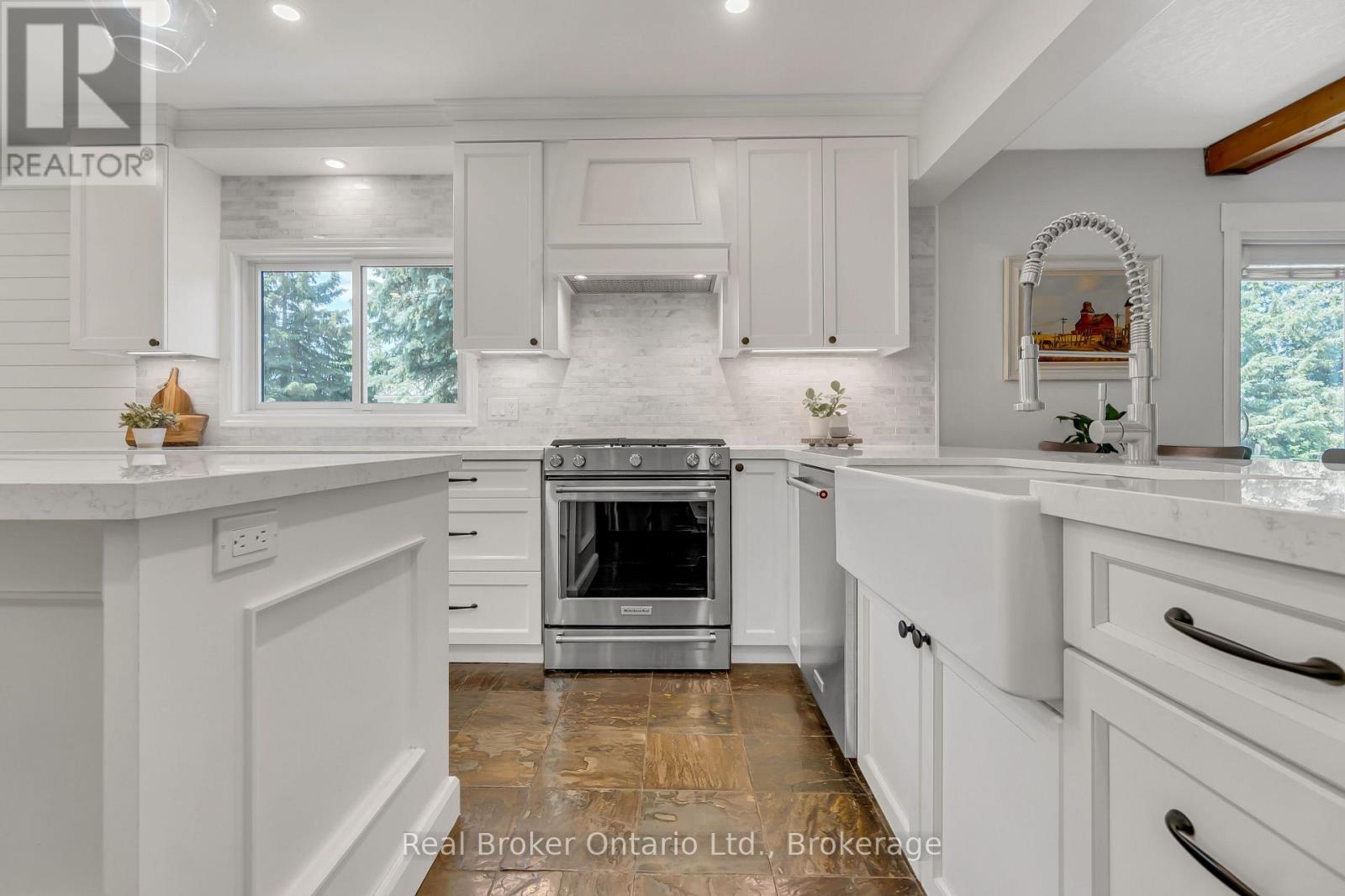 6566 Concession Rd 4 Road, Puslinch (Morriston), ON - Indoor Photo Showing Kitchen With Upgraded Kitchen