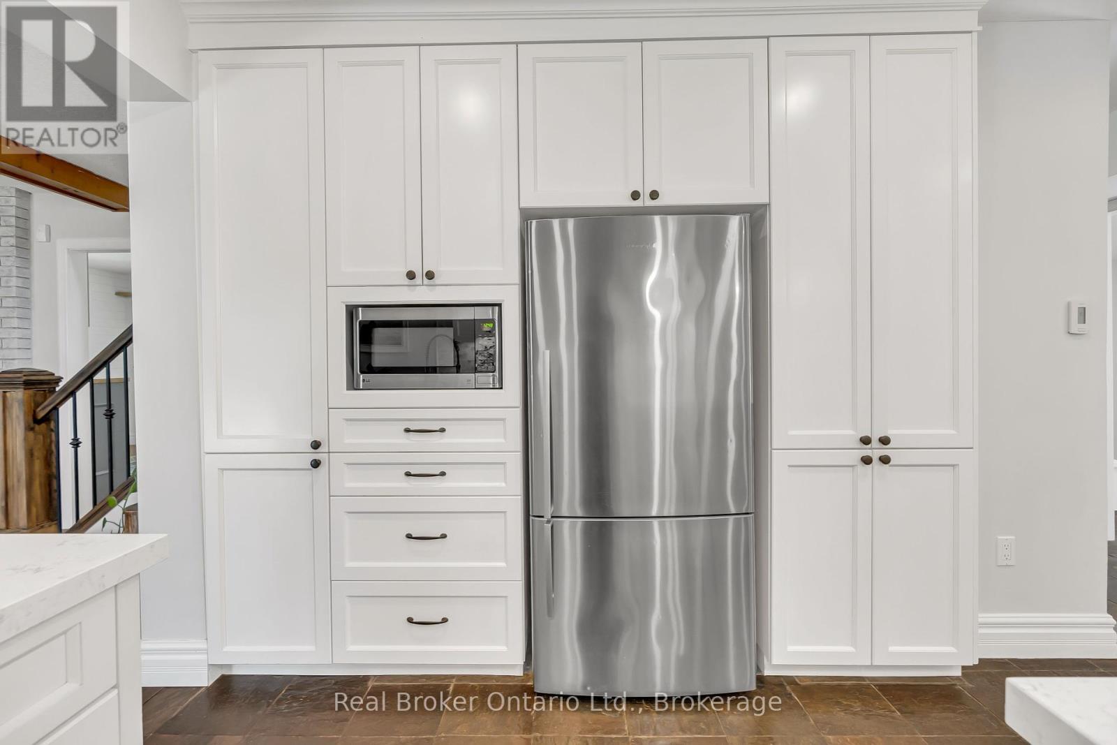 6566 Concession Rd 4 Road, Puslinch (Morriston), ON - Indoor Photo Showing Kitchen