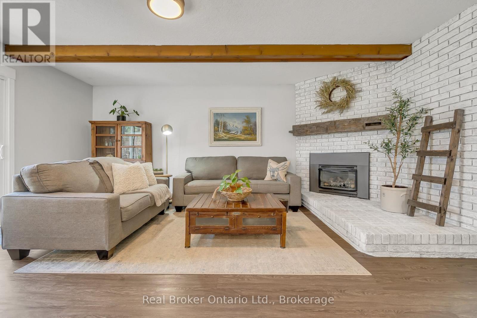 6566 Concession Rd 4 Road, Puslinch (Morriston), ON - Indoor Photo Showing Living Room With Fireplace