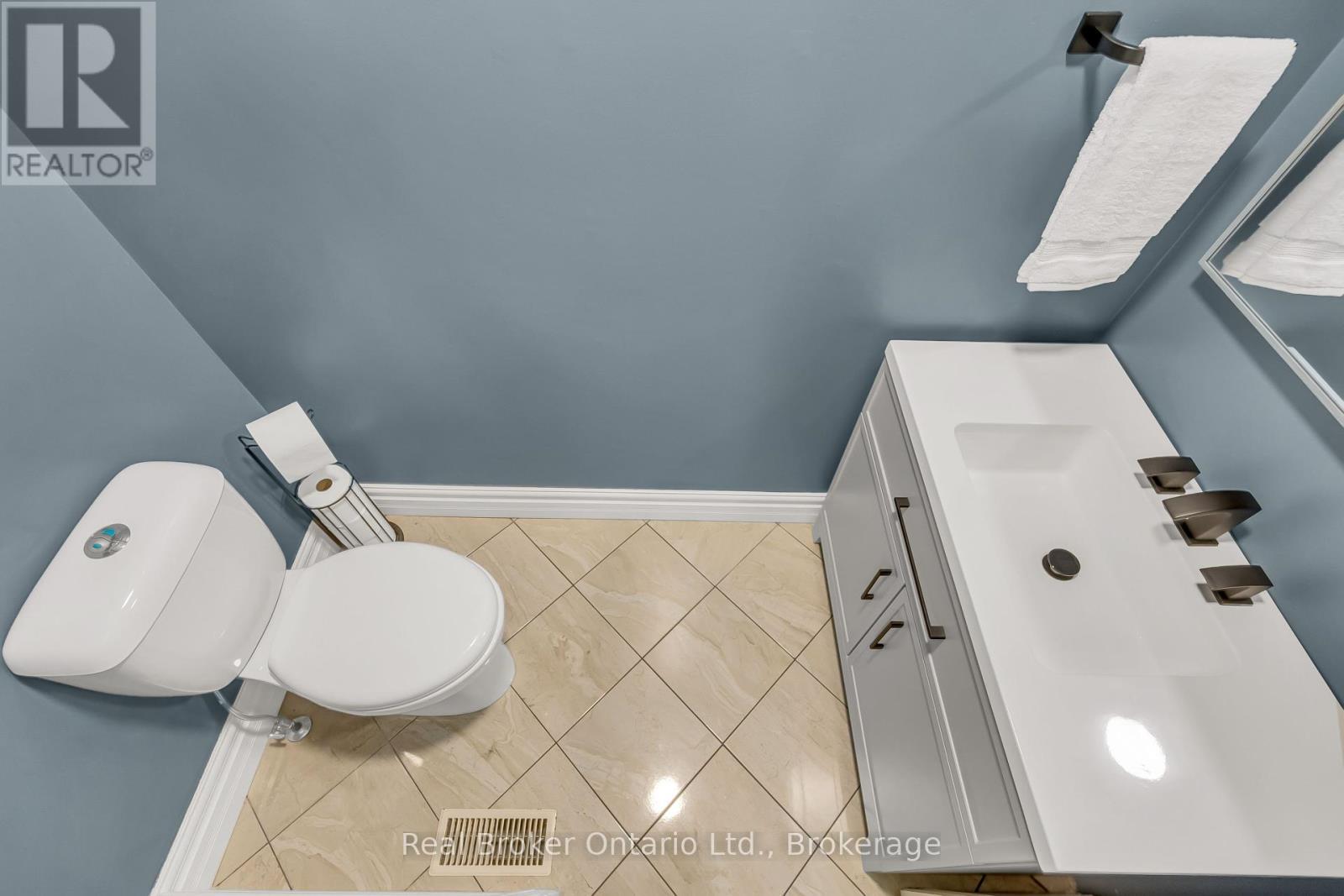 6566 Concession Rd 4 Road, Puslinch (Morriston), ON - Indoor Photo Showing Bathroom