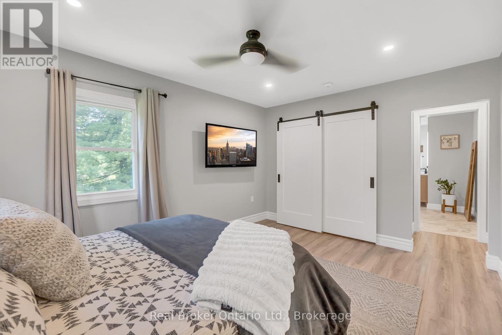 6566 Concession Rd 4 Road, Puslinch (Morriston), ON - Indoor Photo Showing Bedroom