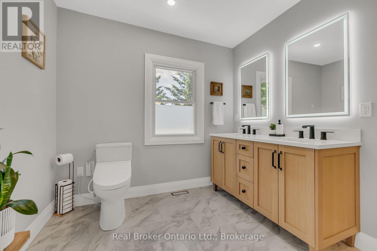 6566 Concession Rd 4 Road, Puslinch (Morriston), ON - Indoor Photo Showing Bathroom