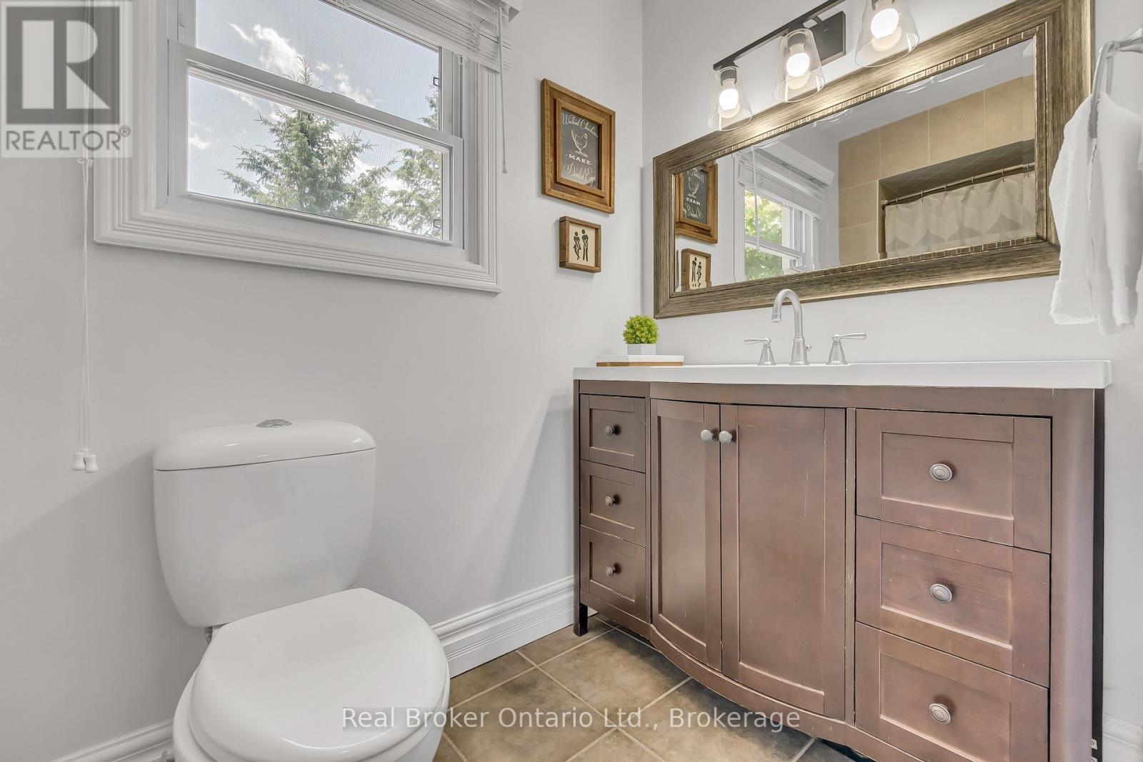 6566 Concession Rd 4 Road, Puslinch (Morriston), ON - Indoor Photo Showing Bathroom