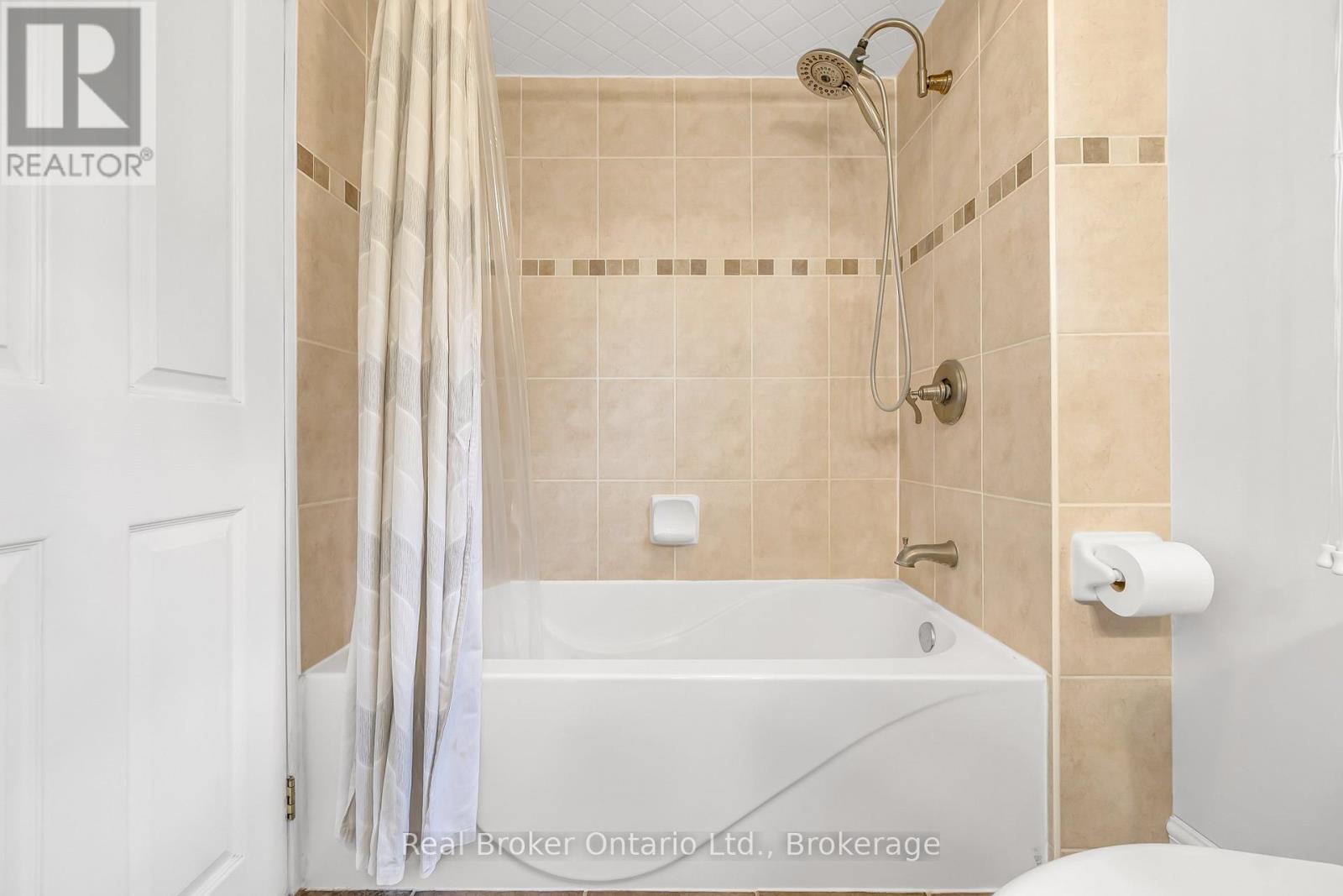 6566 Concession Rd 4 Road, Puslinch (Morriston), ON - Indoor Photo Showing Bathroom