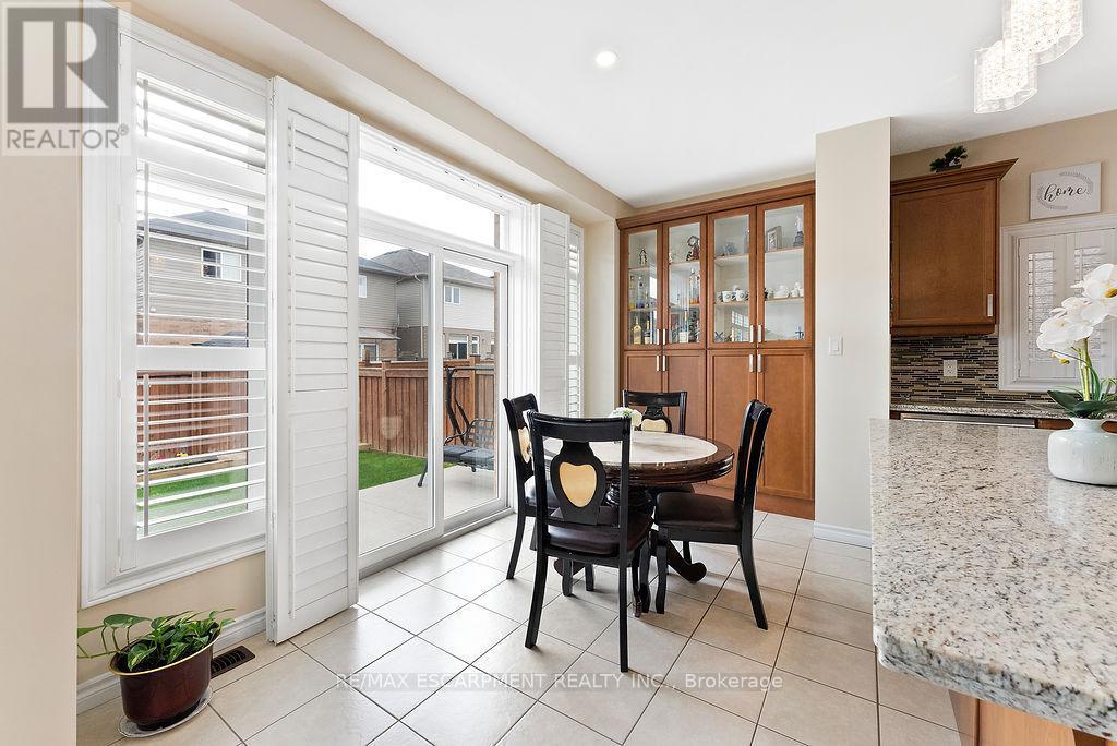 67 Bellroyal Crescent, Hamilton, ON - Indoor Photo Showing Dining Room