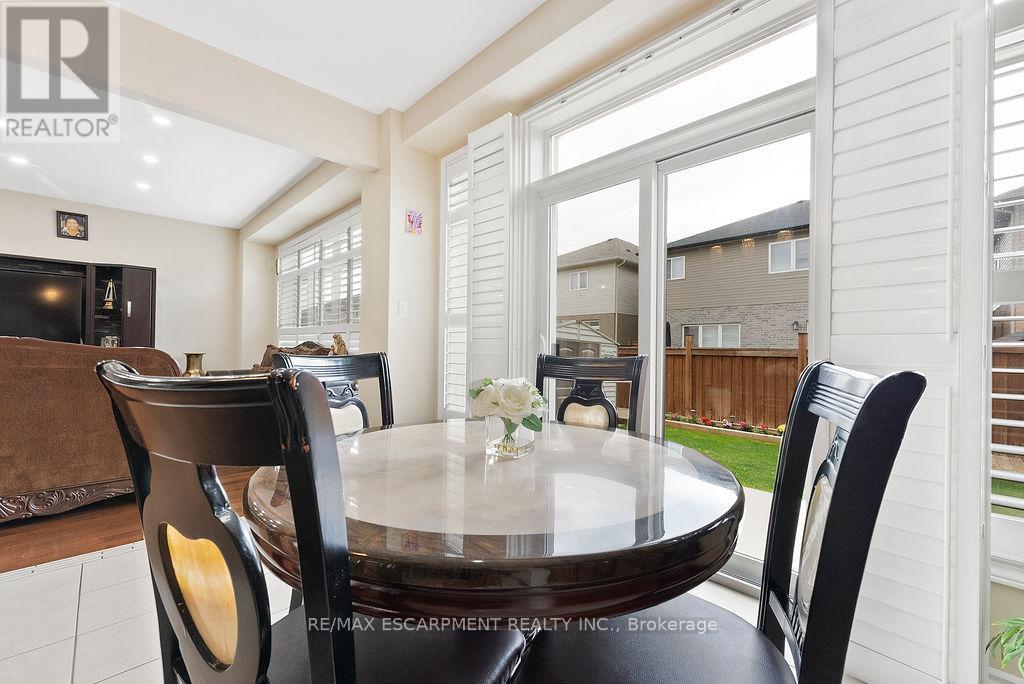 67 Bellroyal Crescent, Hamilton, ON - Indoor Photo Showing Dining Room