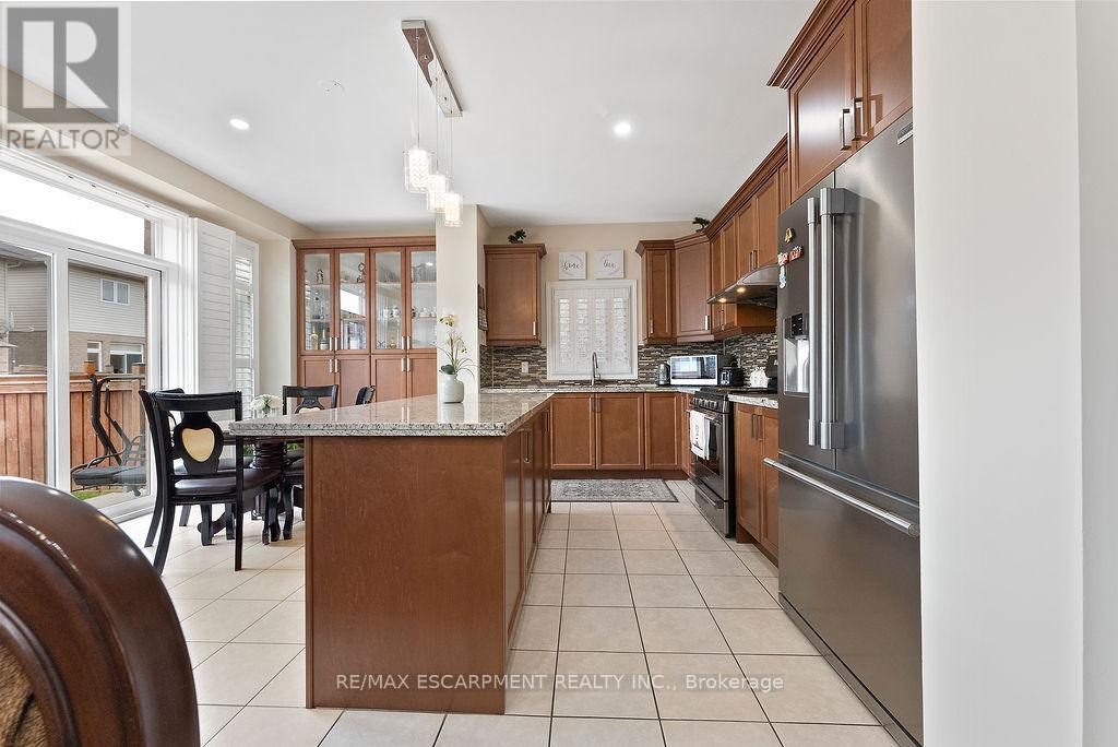 67 Bellroyal Crescent, Hamilton, ON - Indoor Photo Showing Kitchen