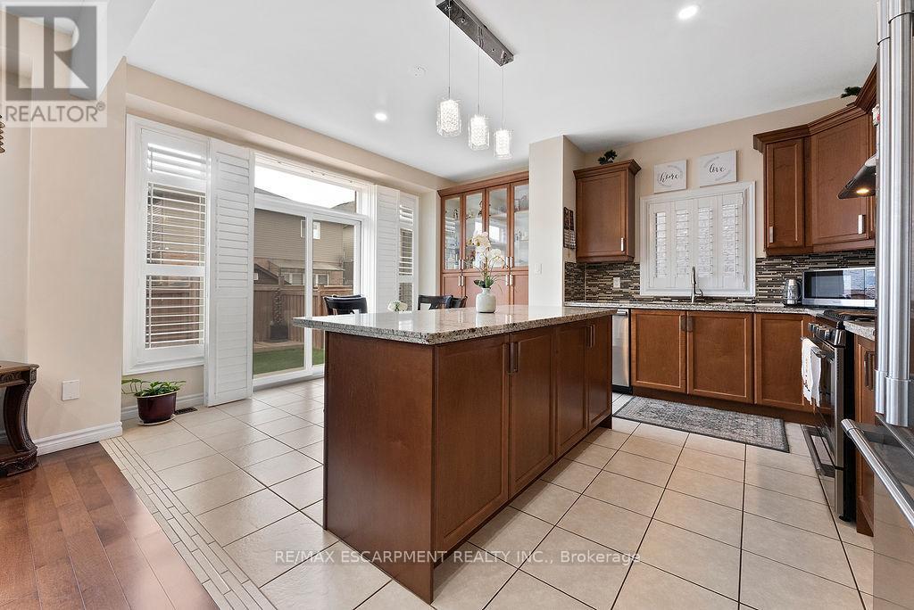 67 Bellroyal Crescent, Hamilton, ON - Indoor Photo Showing Kitchen