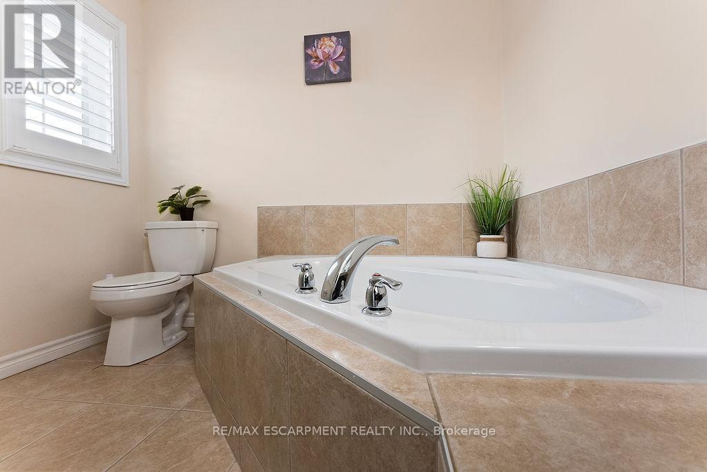 67 Bellroyal Crescent, Hamilton, ON - Indoor Photo Showing Bathroom
